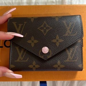 LOUIS Vuitton Victorian wallet. Slightly damaged front button